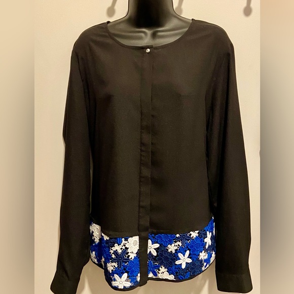 Gorgeous Calvin Klein blouse size Xl. Beautiful embroidery and colors - Picture 1 of 3